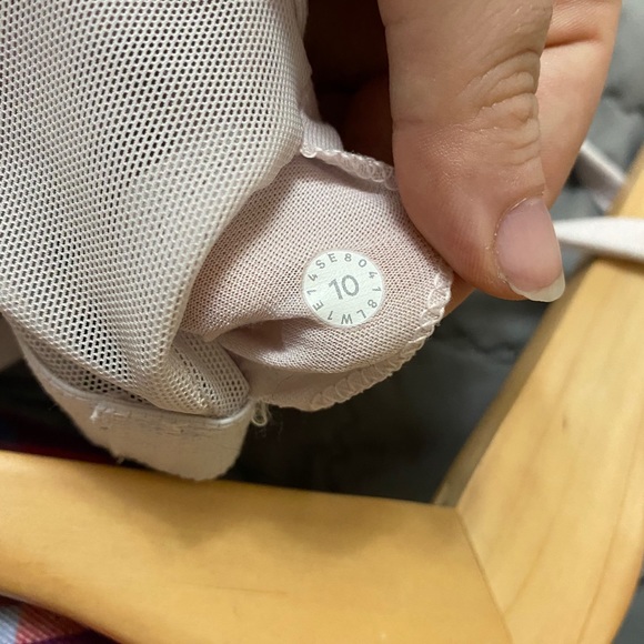 Lululemon Tann - Picture 3 of 3